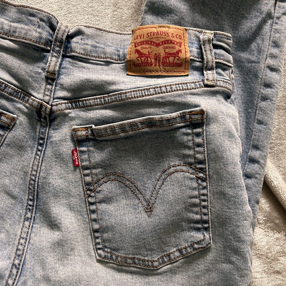 Levi Jeans - Picture 5 of 8